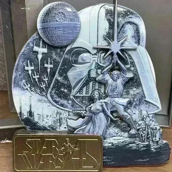 Star Wars Limited Edition 1550 - 45th Anniversary Edition- Large Pin with Stand - Picture 1 of 5